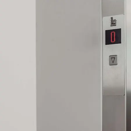 Moments Penthouse I Close To Everything *