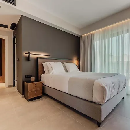 Moments Penthouse I Close To Everything *