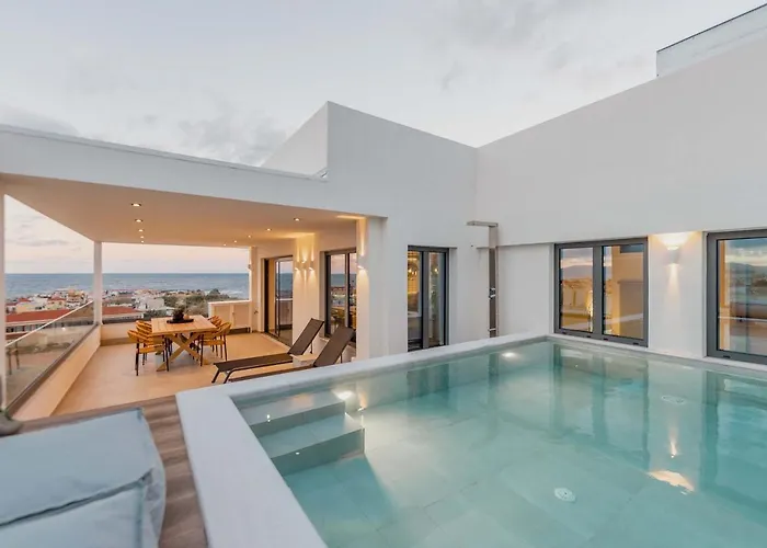 Moments Penthouse I Close To Everything *