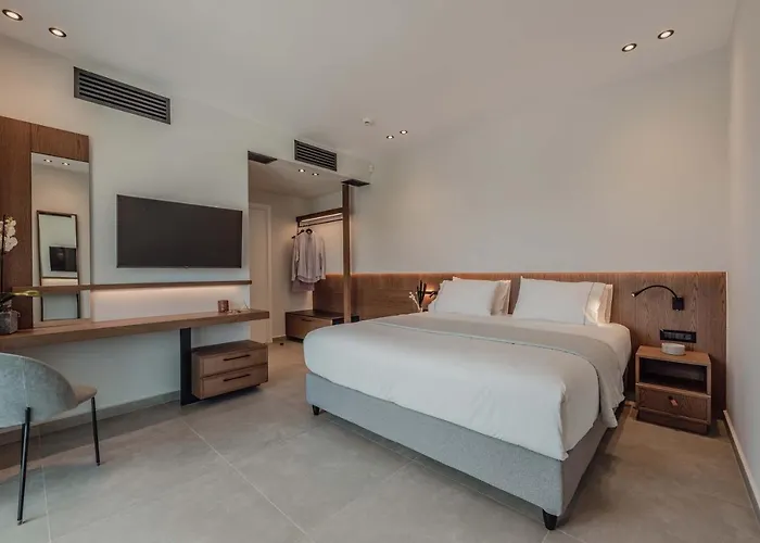 Moments Penthouse I Close To Everything *