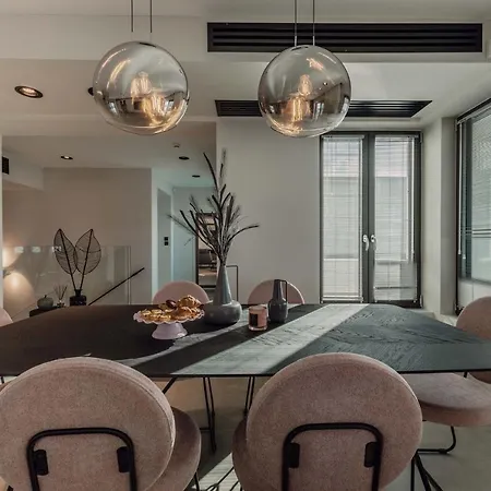 Moments Penthouse - Close To Everything