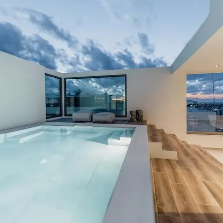 Moments Penthouse I Close To Everything