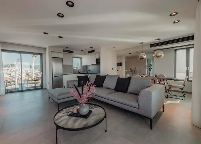 Moments Penthouse I Close To Everything