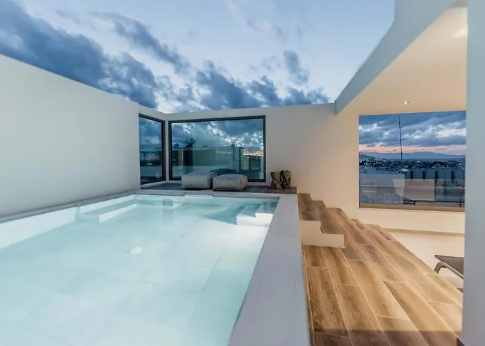 Moments Penthouse I Close To Everything