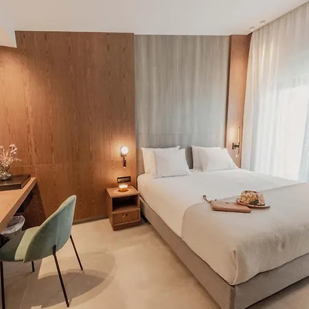 Moments Penthouse I Close To Everything *