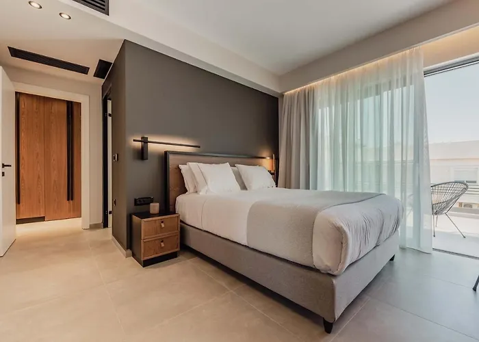 Moments Penthouse I Close To Everything *