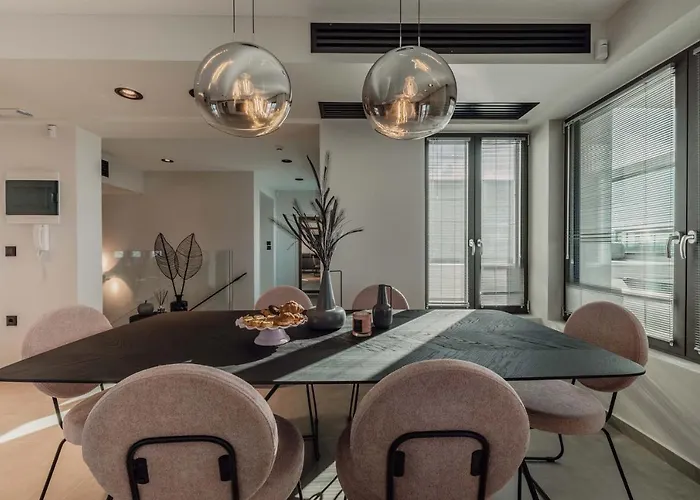 Moments Penthouse I Close To Everything