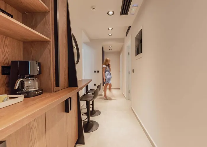 Moments Penthouse I Close To Everything